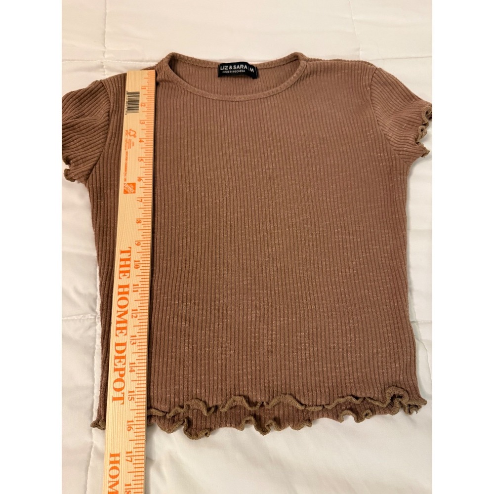 Liz & Sara Brown Ribbed Lettuce Edge Baby Tee Short Sleeve Crew Neck Top Medium - Picture 4 of 5